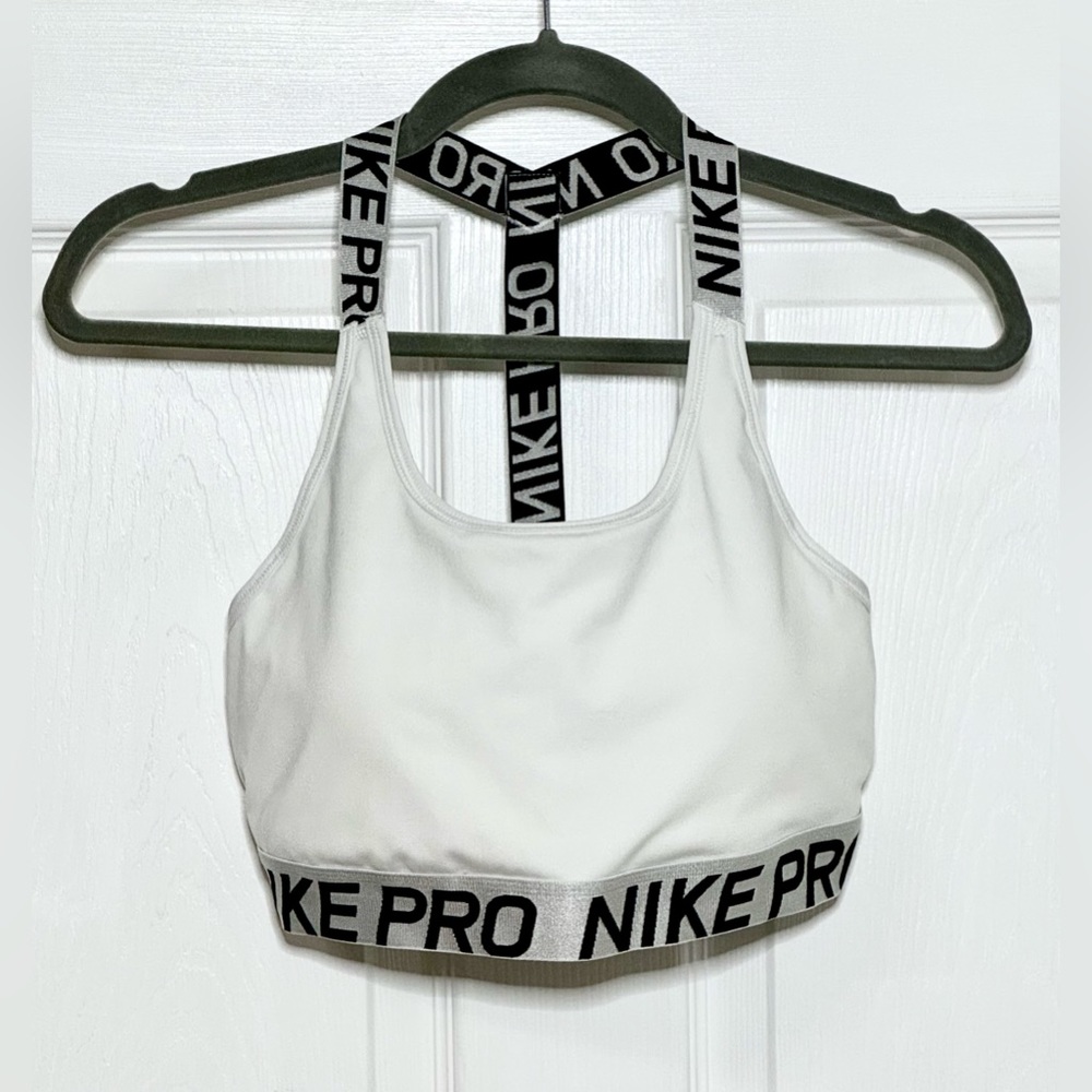 Nike Pro Racerback Sports Bra with removable pads- size Large. EUC